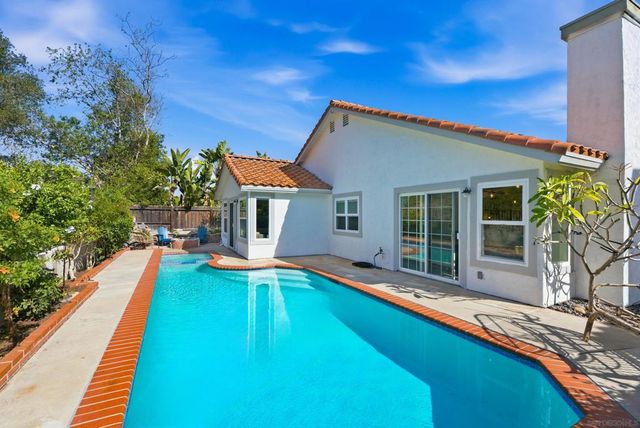 2121 Emberwood Way, Escondido, CA 92029