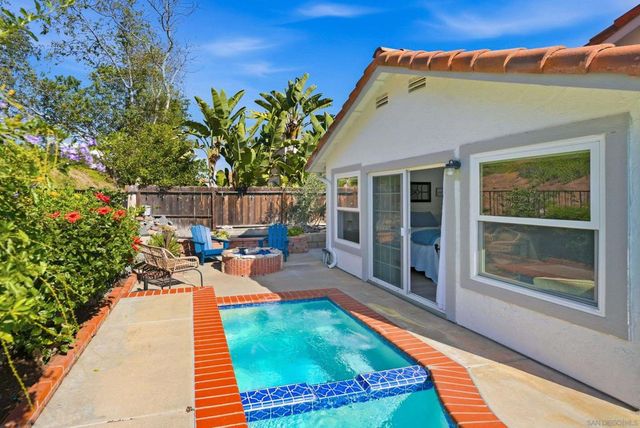 2121 Emberwood Way, Escondido, CA 92029