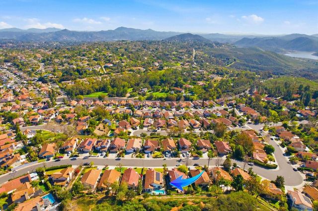 2121 Emberwood Way, Escondido, CA 92029