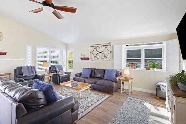 2121 Emberwood Way, Escondido, CA 92029