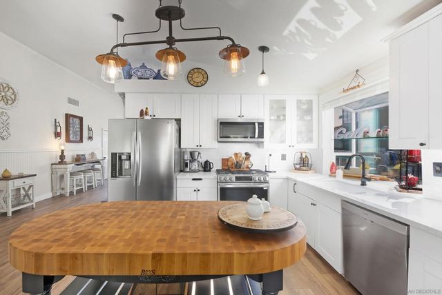 2121 Emberwood Way, Escondido, CA 92029