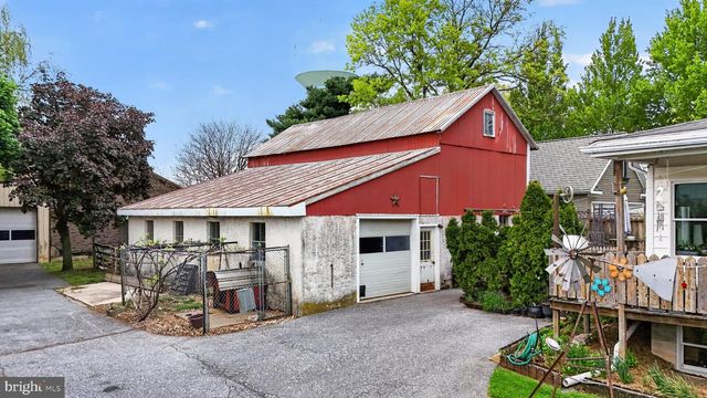 40 QUEEN RD, Intercourse, PA 17534