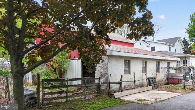 40 QUEEN RD, Intercourse, PA 17534