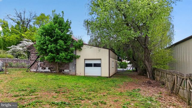 40 QUEEN RD, Intercourse, PA 17534