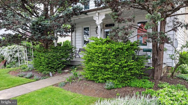 40 QUEEN RD, Intercourse, PA 17534