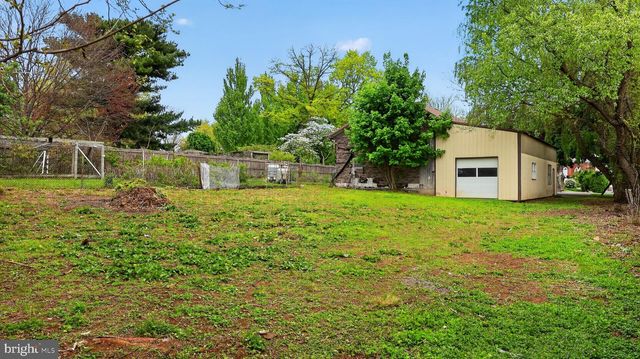 40 QUEEN RD, Intercourse, PA 17534