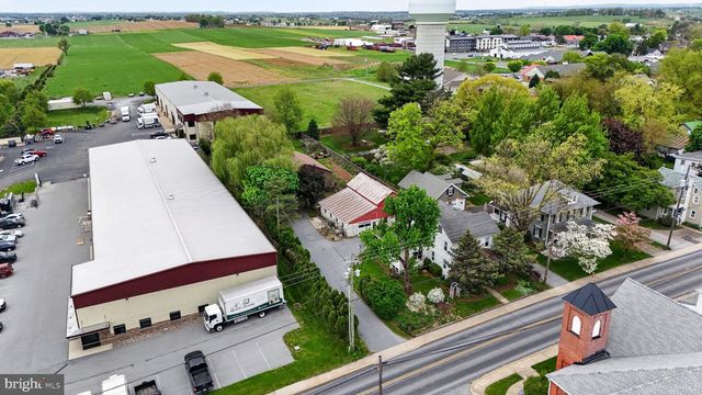 40 QUEEN RD, Intercourse, PA 17534