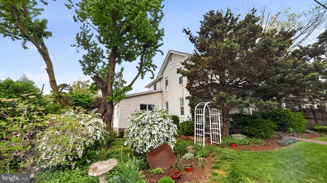 40 QUEEN RD, Intercourse, PA 17534