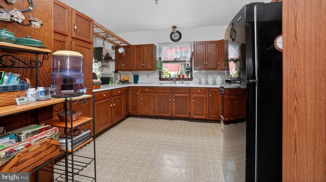 40 QUEEN RD, Intercourse, PA 17534