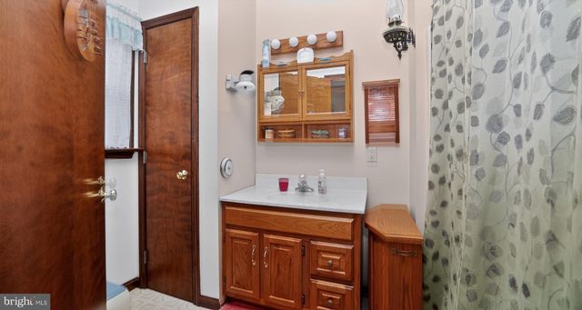 40 QUEEN RD, Intercourse, PA 17534