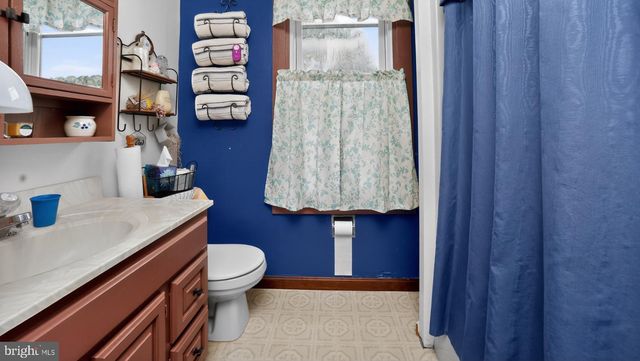 40 QUEEN RD, Intercourse, PA 17534