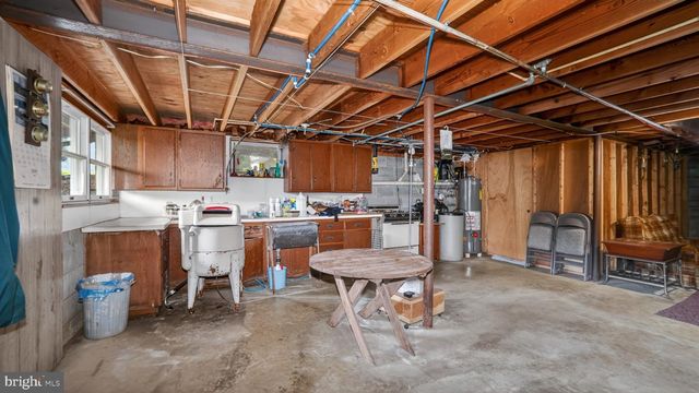 40 QUEEN RD, Intercourse, PA 17534