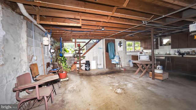 40 QUEEN RD, Intercourse, PA 17534
