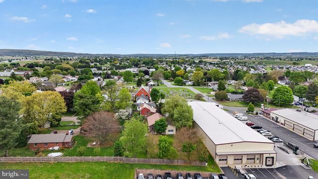 40 QUEEN RD, Intercourse, PA 17534