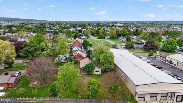 40 QUEEN RD, Intercourse, PA 17534