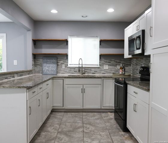 75 STOREYWOOD DR, San Antonio, TX 78213