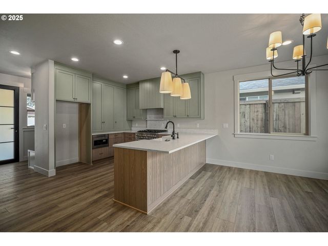 7532 Lennox Ln Ne, Keizer, OR 97303