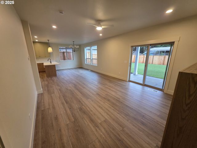 7532 Lennox Ln Ne, Keizer, OR 97303