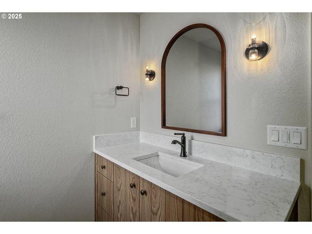 7532 Lennox Ln Ne, Keizer, OR 97303