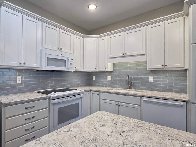 2592 MIDDLE Road, Bettendorf, IA 52722