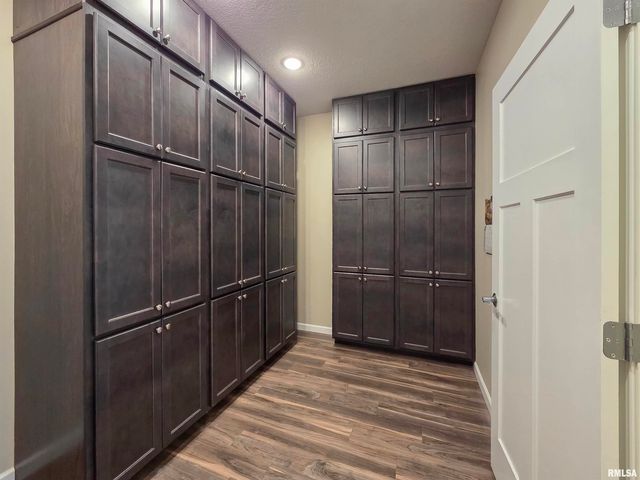 2592 MIDDLE Road, Bettendorf, IA 52722