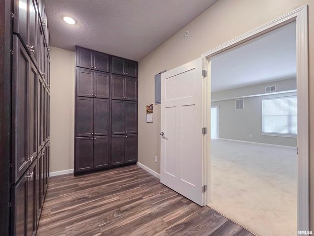 2592 MIDDLE Road, Bettendorf, IA 52722