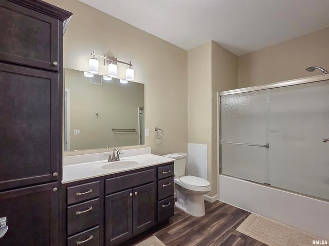 2592 MIDDLE Road, Bettendorf, IA 52722