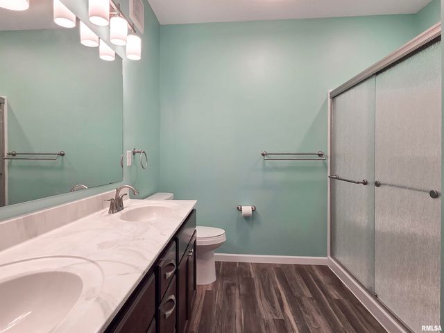 2592 MIDDLE Road, Bettendorf, IA 52722