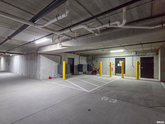 2592 MIDDLE Road, Bettendorf, IA 52722