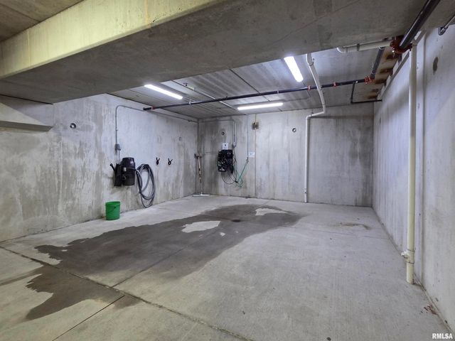 2592 MIDDLE Road, Bettendorf, IA 52722