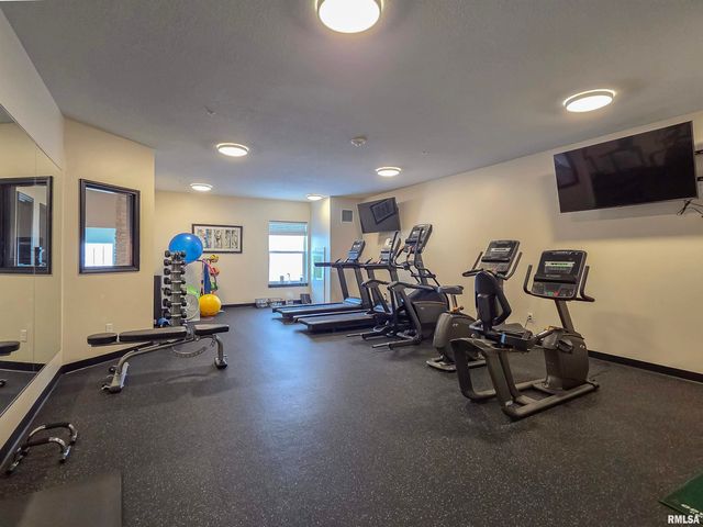 2592 MIDDLE Road, Bettendorf, IA 52722