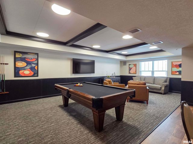 2592 MIDDLE Road, Bettendorf, IA 52722