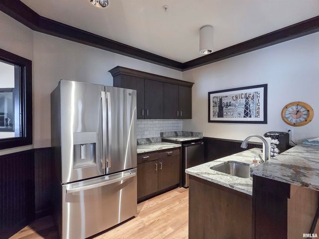 2592 MIDDLE Road, Bettendorf, IA 52722