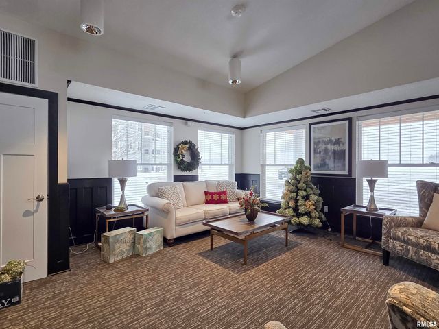 2592 MIDDLE Road, Bettendorf, IA 52722