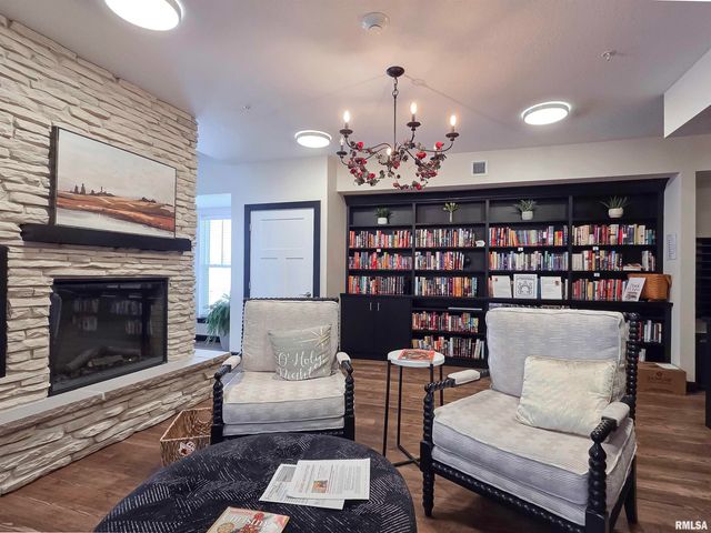 2592 MIDDLE Road, Bettendorf, IA 52722