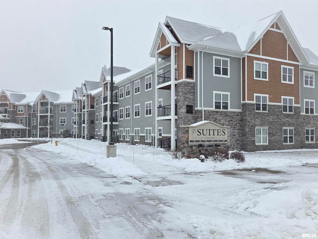 2592 MIDDLE Road, Bettendorf, IA 52722