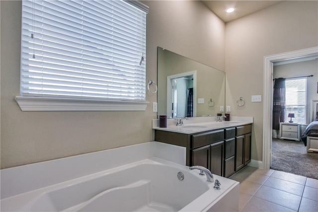 552 Winnetka Drive, Oak Point, TX 75068