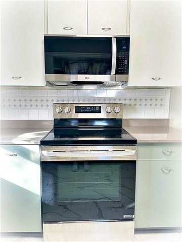 1438 Columbia Avenue, Leavenworth, KS 66048