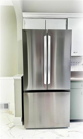 1438 Columbia Avenue, Leavenworth, KS 66048