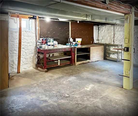 1438 Columbia Avenue, Leavenworth, KS 66048