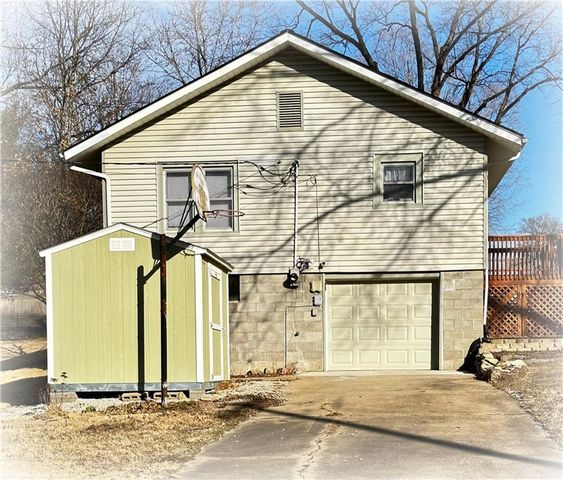 1438 Columbia Avenue, Leavenworth, KS 66048