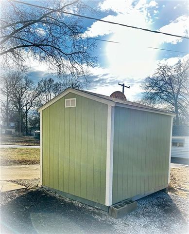 1438 Columbia Avenue, Leavenworth, KS 66048