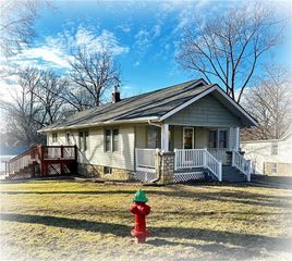 1438 Columbia Avenue, Leavenworth, KS 66048