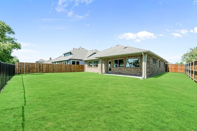 2204 Broken Arrow Drive, Aubrey, TX 76227