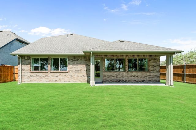 2204 Broken Arrow Drive, Aubrey, TX 76227