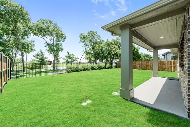 2204 Broken Arrow Drive, Aubrey, TX 76227