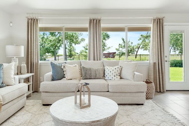 2204 Broken Arrow Drive, Aubrey, TX 76227