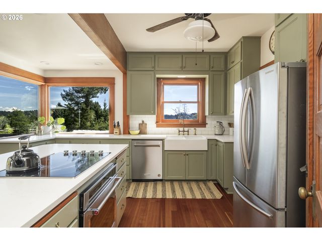 12300 Se MT SCOTT Blvd, Happy Valley, OR 97086