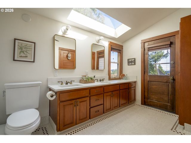 12300 Se MT SCOTT Blvd, Happy Valley, OR 97086