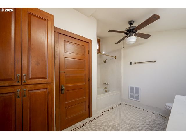 12300 Se MT SCOTT Blvd, Happy Valley, OR 97086